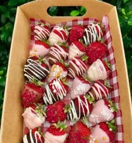 Chocolate Dipped Strawberries - 24 pieces